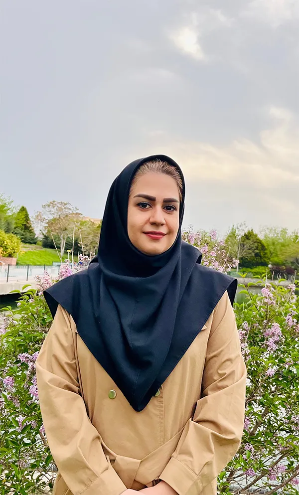 خانم سخایی، مدرس بیوشیمی